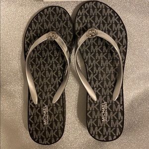 Michael Kors Bedford Flip Flop Sandals. Silver.US8